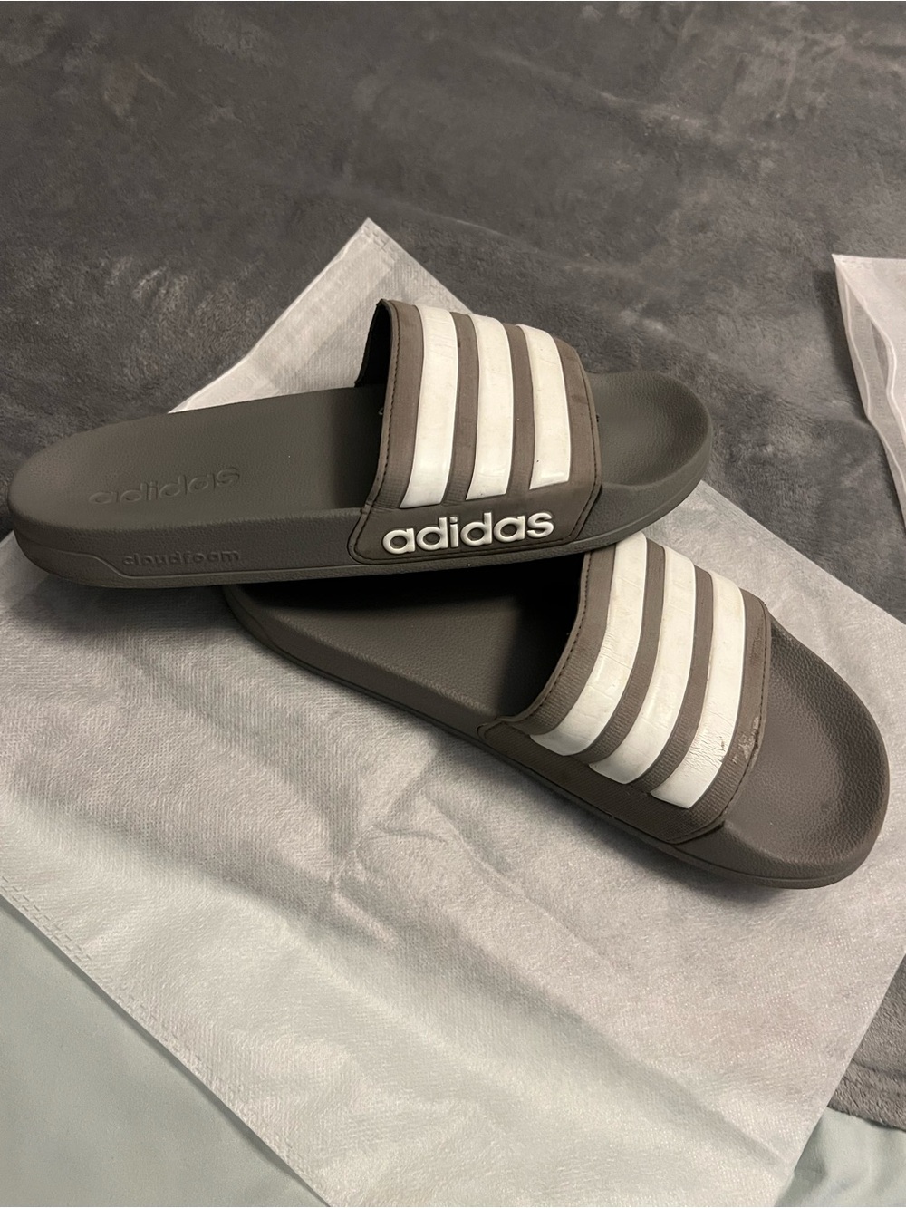 Adidas Cloudfoam Slides in grey with White Stripes